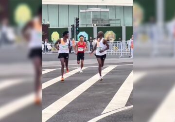 北京半程馬拉松爆假跑！非洲選手疑「擺手示意」讓他先跑拿冠軍