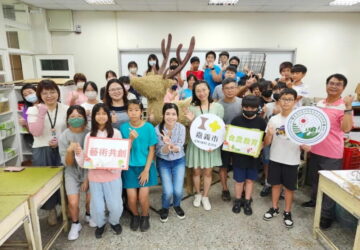 嘉義市食農創作暑期營　大型稻草梅花鹿作品吸睛