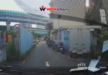 最正三寶險釀車禍！她衝出馬路「甜美一笑」　駕駛看完氣消了