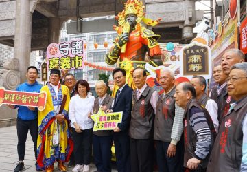 嘉義城隍廟新地標「天衛機神」啟用　黃敏惠寫心願卡為百工百業祈福