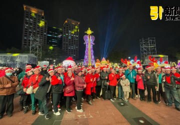 銀髮寶貝幸福相遇-　5千歲團參觀新北歡樂耶誕城喜見糜鹿列車