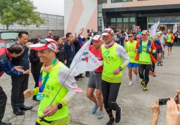 盲人環臺為公益而跑抵「嘉」　為愛募集2萬份年菜