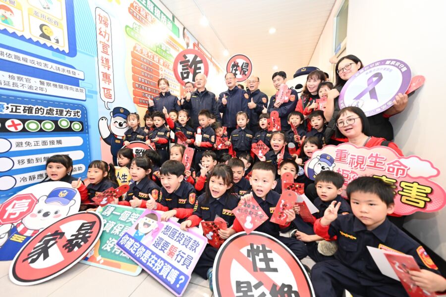 嘉市警察局婦幼安全走廊揭幕　民眾參訪時有專人介紹