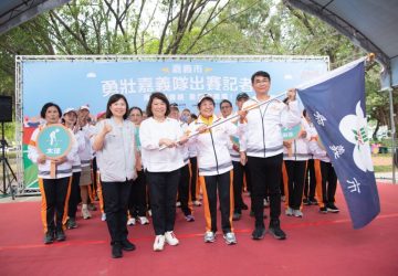 「勇壯嘉義隊」迎戰雙北世界壯年運動會　嘉義市長黃敏惠授旗