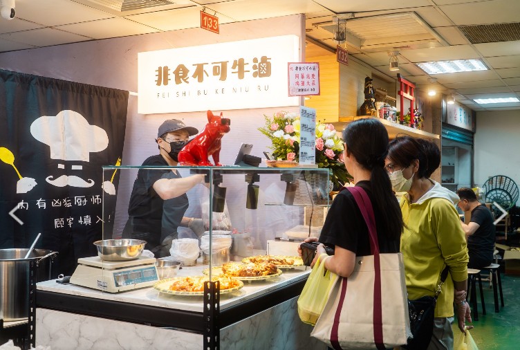 人氣牛滷品牌開出新據點　每日限量美味飄香中山老市場引排隊潮