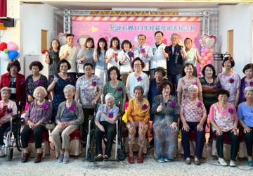 東石鄉公所模範母親表揚大會　張啓楷返鄉獻上祝福