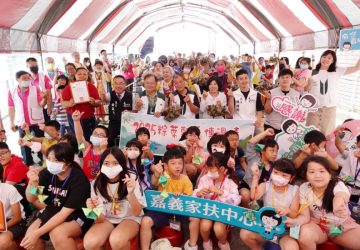 嘉義家扶中心粽葉飄香傳溫情　攜手包粽慶端午