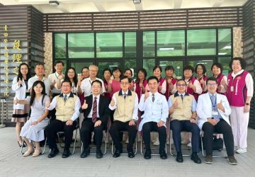 輔導會主委嚴德發視導灣橋分院慰問榮民眷　肯定醫療團隊付出