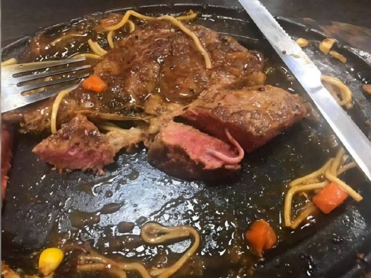牛排驚見「白色管狀物」！專家解答：其實是正常的小血管，非寄生蟲