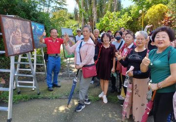 陳明順、陳柏任父子油畫戶外創作美展　贈千份美術教材助弱勢孩童學畫