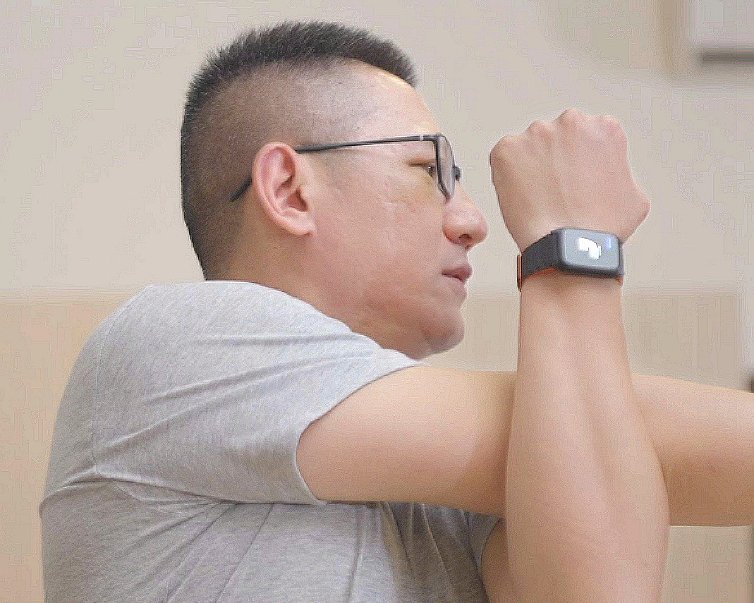 不只是手環更是ai　jacfit-jmate2運動手環的聰明健康革命