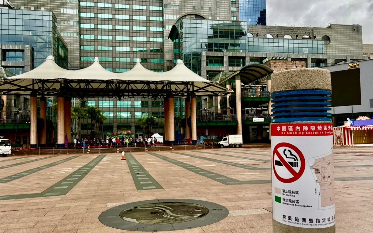 新北歡樂耶誕城亮燈迎佳節 衛生局打造清新健康無菸城市