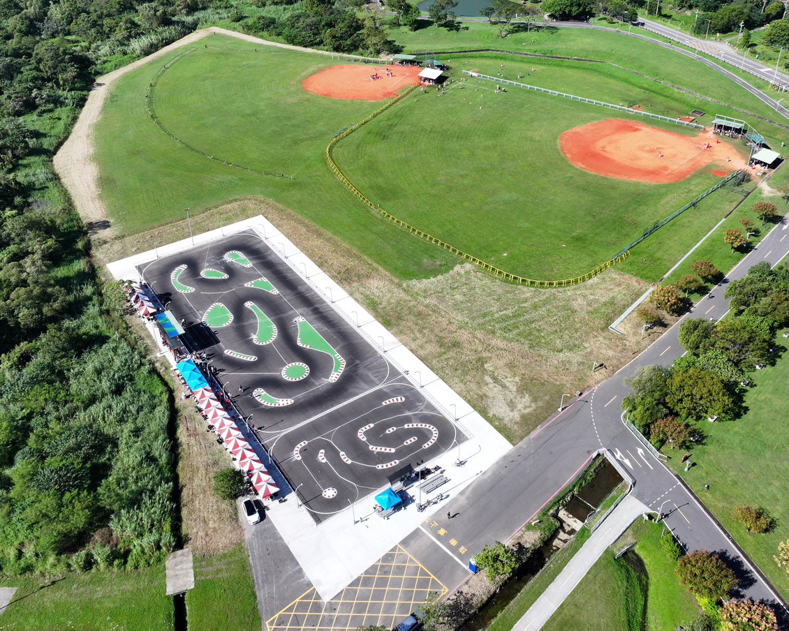 山佳河濱公園空間再升級　親子同樂遙控賽車與棒球新體驗