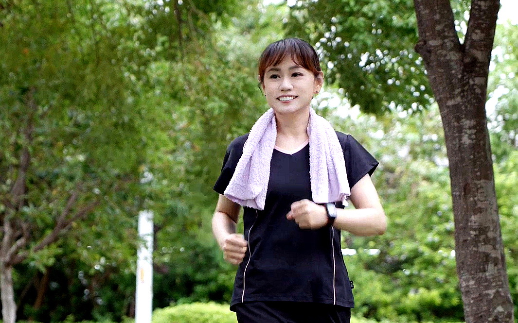 跑步機變曬衣架？jacfit　jmate2運動手環最省錢