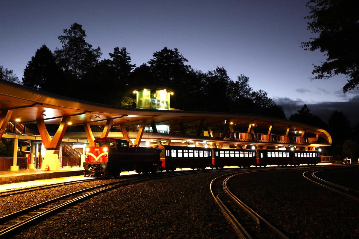 迎接2026元旦第一道曙光！阿里山林鐵觀日列車12月10日開始預售　　