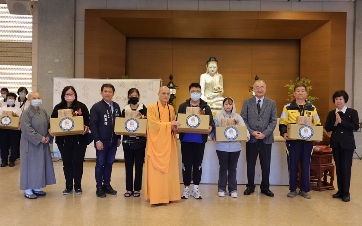 法鼓山歲末送暖啟動 北投雲來寺關懷家庭感受滿滿祝福