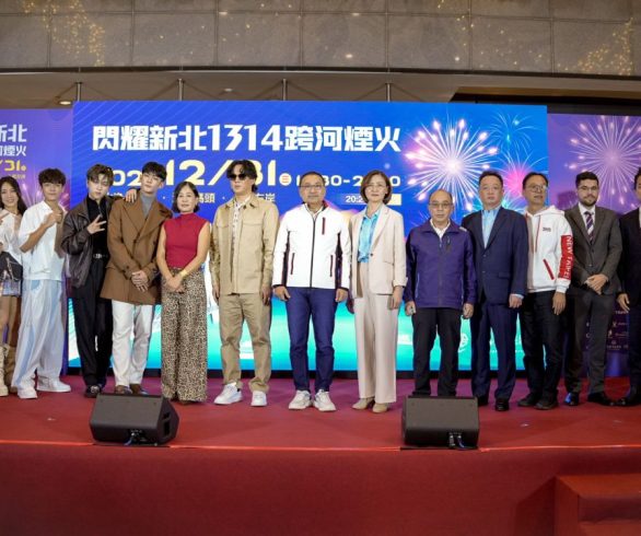 淡江大橋首辦雙主場跨河煙火　-13分14秒震撼迎新年