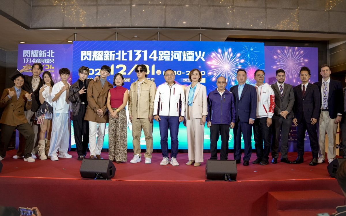 淡江大橋首辦雙主場跨河煙火　-13分14秒震撼迎新年