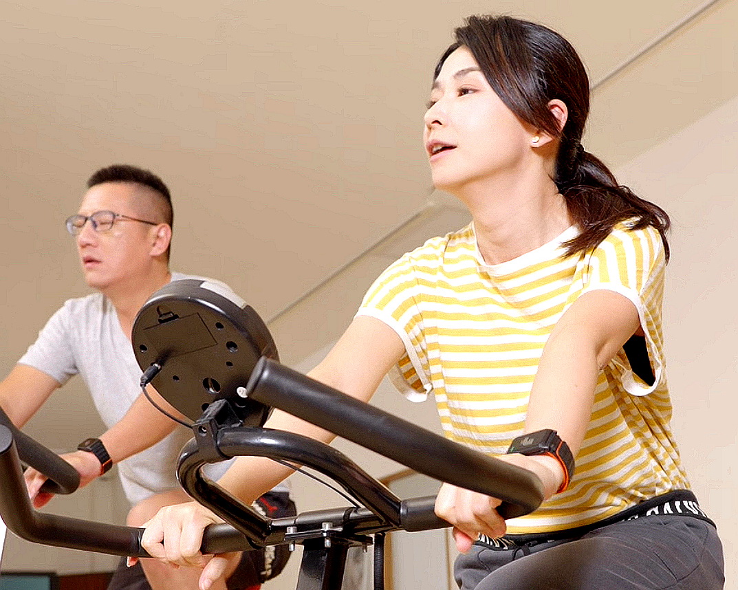 把運動玩成遊戲！jacfit-jmate2運動手環全民動起來