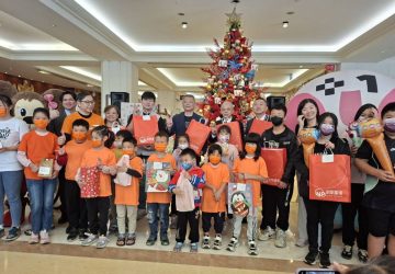 耐斯王子飯店聖誕心願卡贈禮儀式　孩子們如願笑開懷