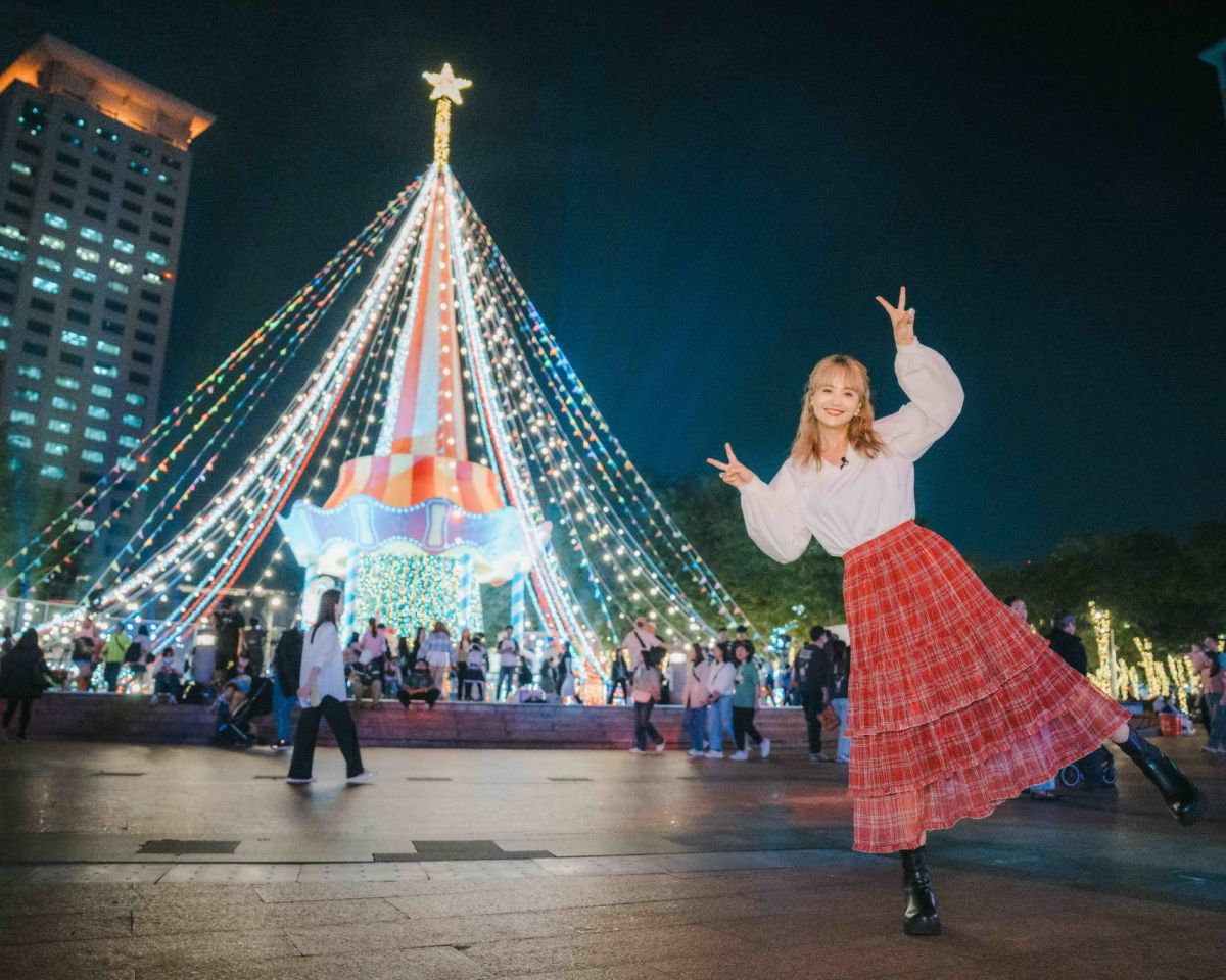 新北歡樂耶誕城倒數 馬戲嘉年華夜間人潮爆棚