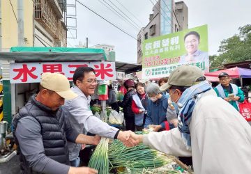 民進黨嘉義縣長初選白熱化　黃榮利走入市場與鄉親搏感情