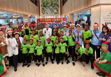 非洲童聲唱進醫院　臺北醫院聖誕傳愛溫暖病友人心間