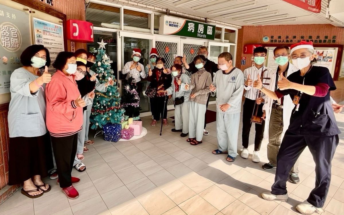 聖誕暖心進病房　胸腔病院音樂手作陪伴住院病人過佳節