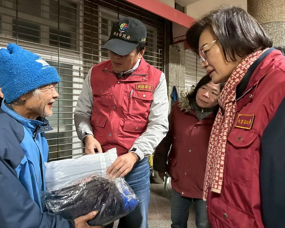 強烈冷氣團來襲　新北市政府夜訪街友送暖防寒