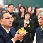 侯友宜阿彌陀佛聖誕參拜　祈新北市政順利安康