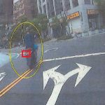 同時違規可連罰！未打方向燈又跨雙黃線　騎士吞兩單敗訴