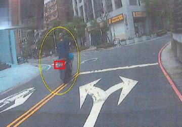 同時違規可連罰！未打方向燈又跨雙黃線　騎士吞兩單敗訴