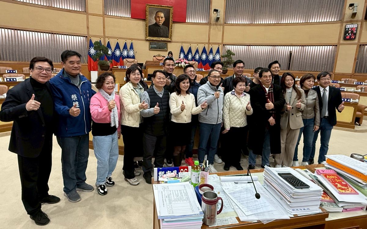 新北115年總預算過關　朝野攻防聚焦敬老卡與學童福利