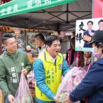 寒冬暖挺菜農　吳昇翰發8千高麗菜暖民心