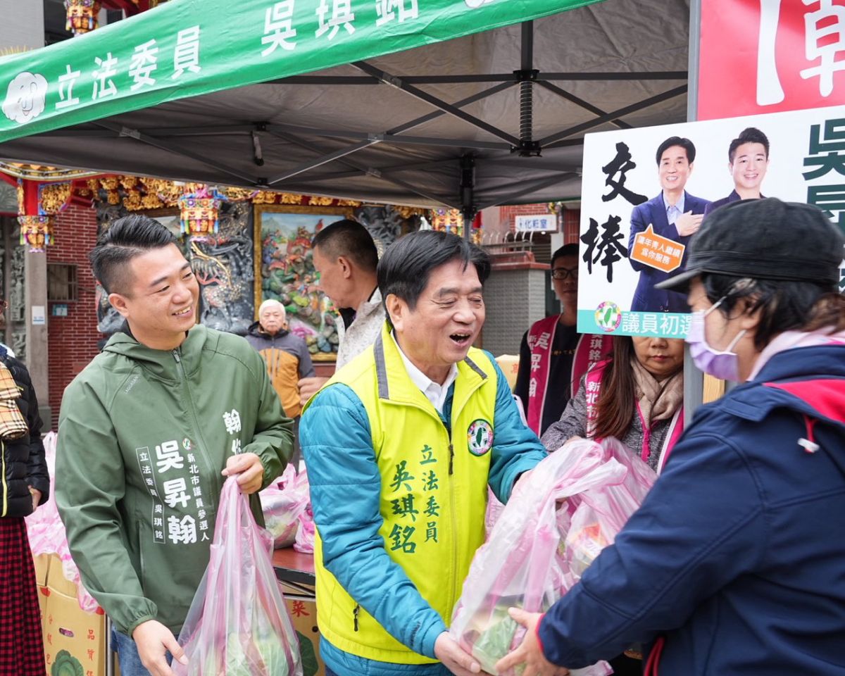 寒冬暖挺菜農　吳昇翰發8千高麗菜暖民心