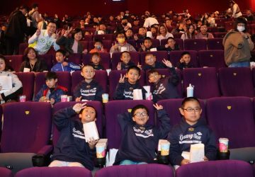 《冠軍之路》包場觀影　翁震州攜手學童重溫棒球榮耀