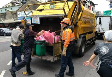 春節垃圾收運一次看　新北小年夜加班、初一至初三停收