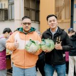 菜價崩跌農民苦　三重陳信利、陳怡榮換菜公益行活動