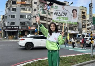 穿裕民國小運動服拜票　陳岱吟主打最在地活力牌戰
