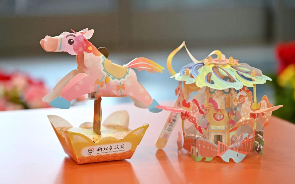 新北燈會2月登場　民政局：紅寶馬主燈閃耀嗨翻17天