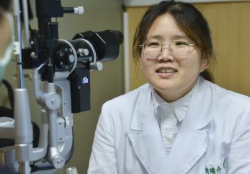 視力模糊不一定是老化　台北慈濟醫師警覺揪出腦部血管瘤