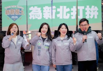 民進黨初選／穿國小制服站路口　陳岱吟在地情感贏民心