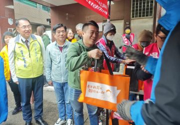 寒冬送暖不間斷　吳琪銘、吳昇翰父子攜手會計師公會傳愛