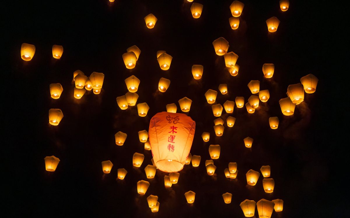 平溪天燈節點亮山城　商圈美學升級迎國際旅客