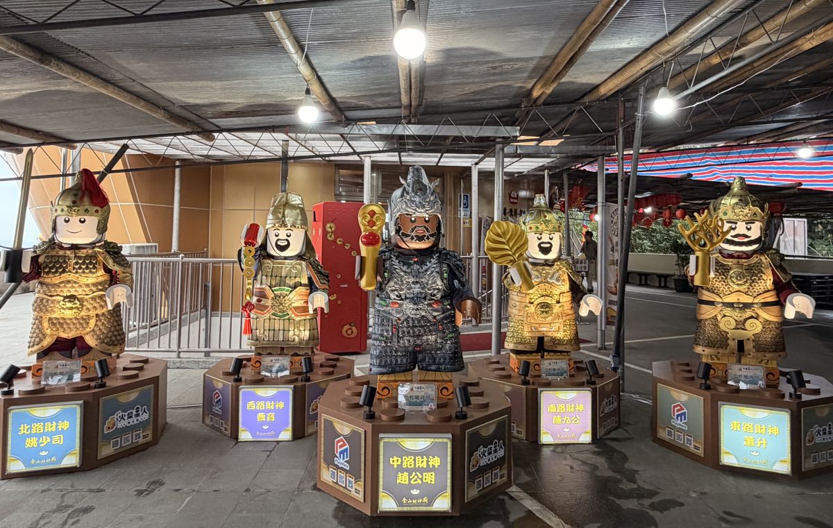 過年拜財神必看！金山財神廟五路財神積木造型亮相