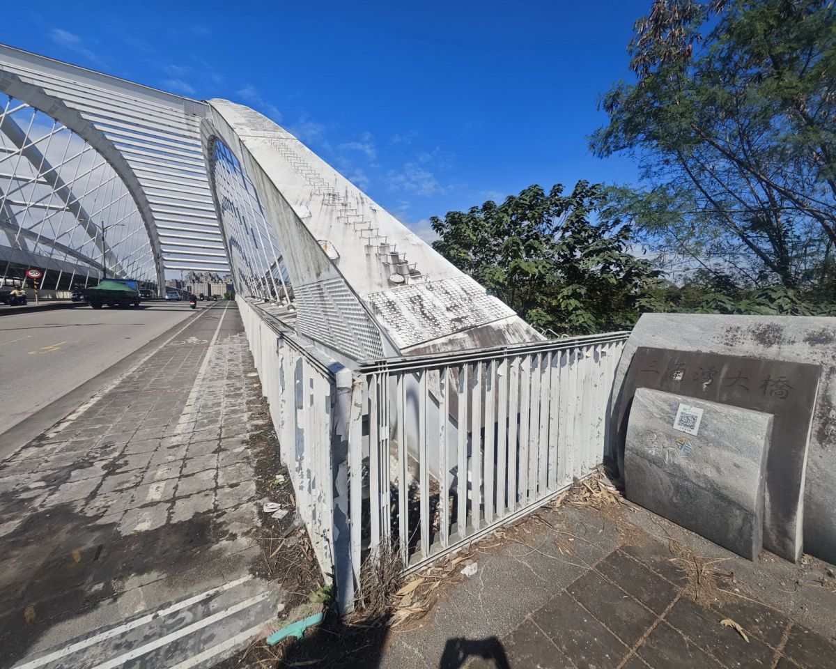 地標落漆！三角湧大橋髒亂不堪　吳昇翰呼籲市府整頓