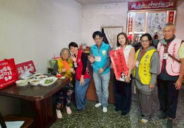 攜手老五老基金會　陳乃瑜攜翻山越嶺為獨老遞送「年菜」