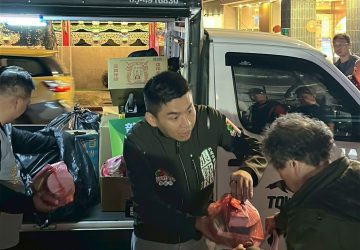 寒夜送暖助街友　「台派戰鬥雞」張銘祐籲制度化關懷