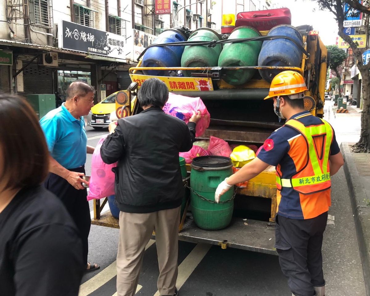 新北除夕垃圾大作戰 清潔隊加班守護乾淨過年