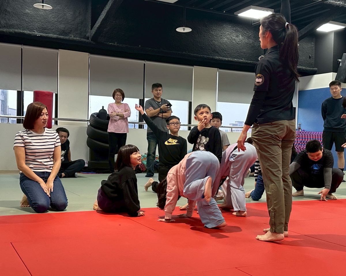 提升自我保護力　陳乃瑜邀警辦婦幼防身安全課程